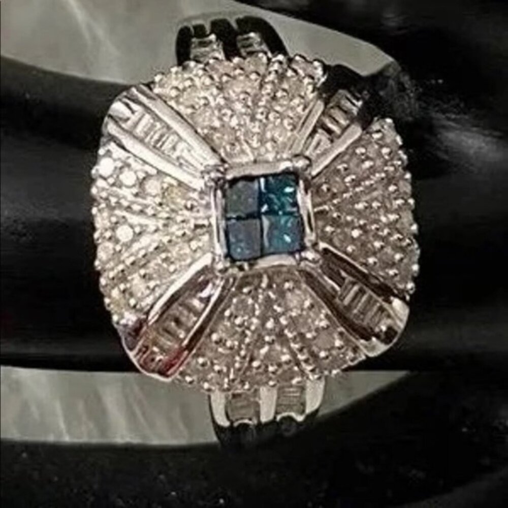 BEAUTIFUL Sterling Silver 925, genuine blue and white diamond ring